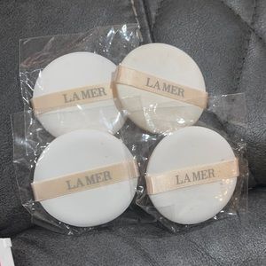 La Mer powder puff